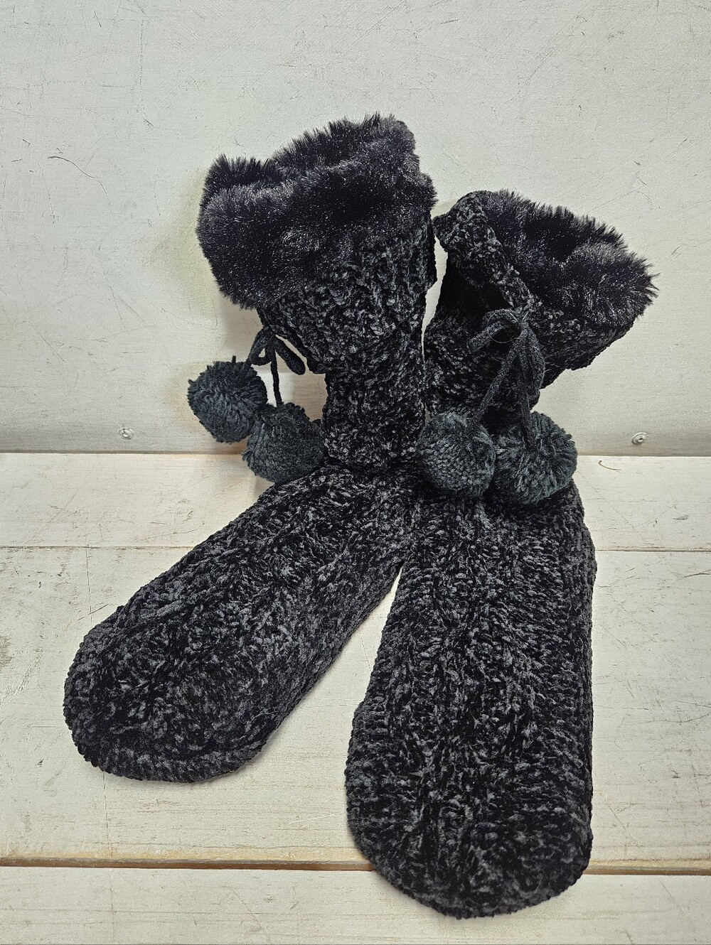 JANE AND BLEECKER Black & Greh Slipper Socks Non Slip With Tassles